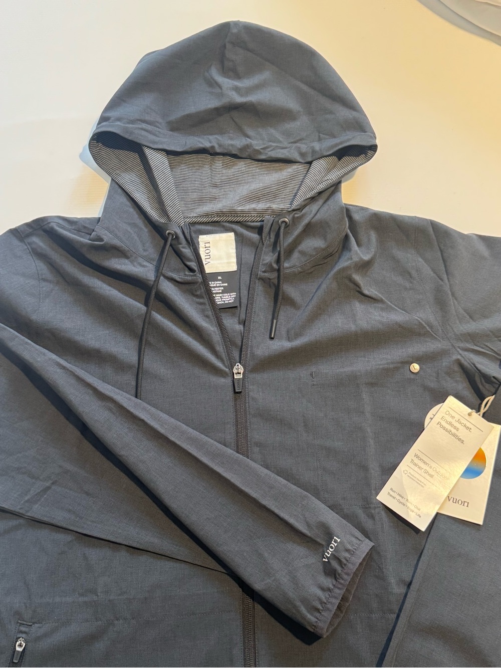 Vuori outdoor trainer shell Jacket for women. Size extra large.